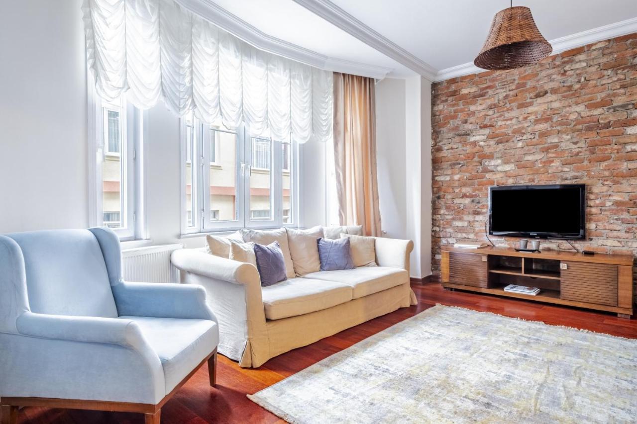 Centrally Located With Balcony In Sisli Appartement *