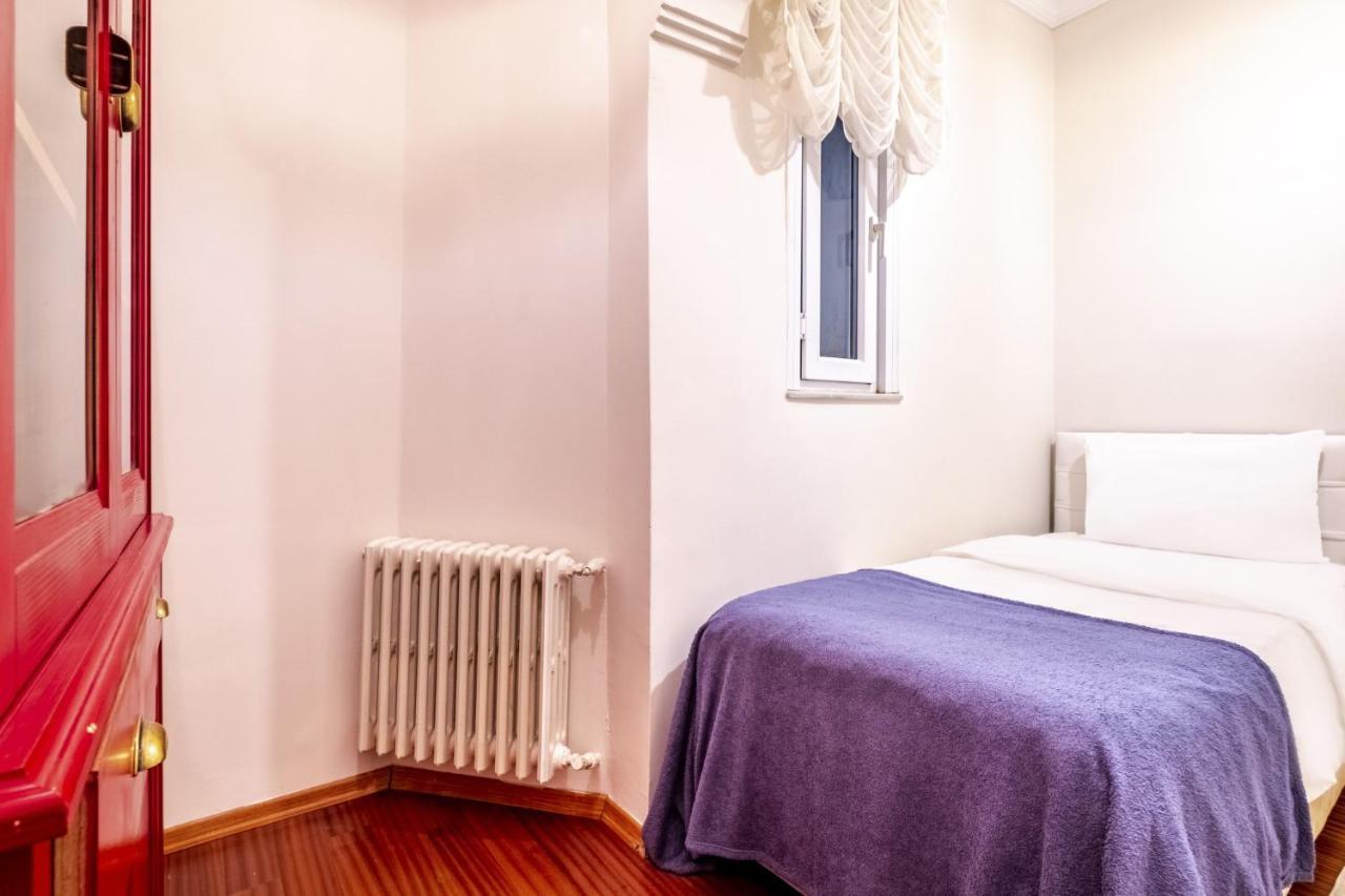 Centrally Located With Balcony In Sisli Appartement