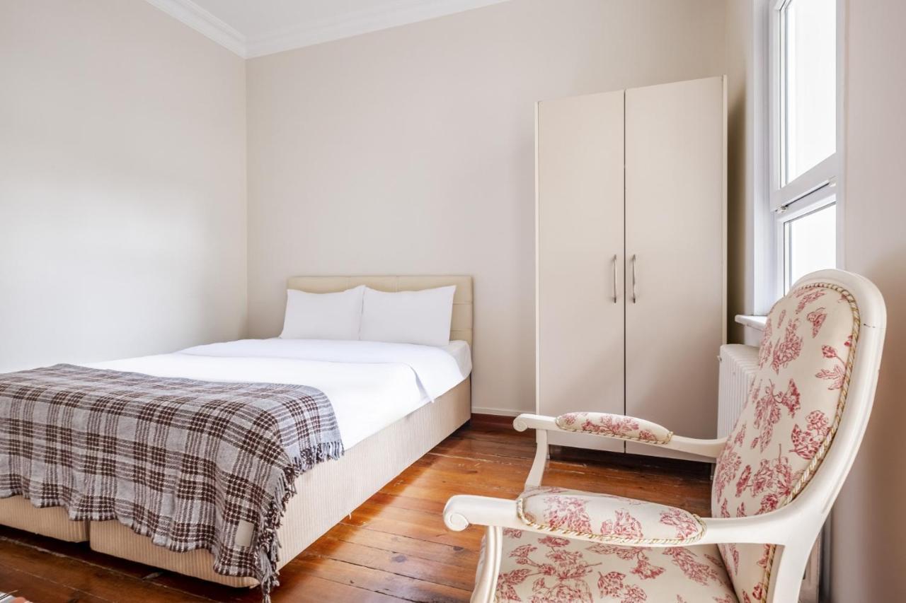 Centrally Located With Balcony In Sisli Appartement *